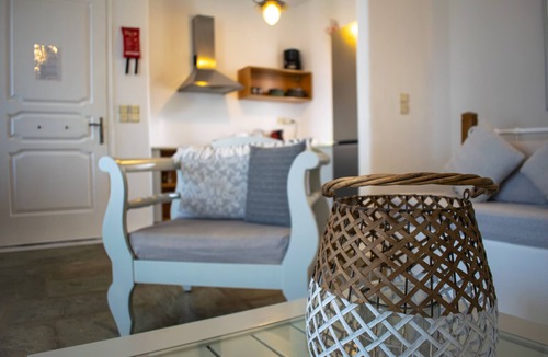 Nea Cryssi Akti Villa | Villa 78 m2 in Agia Irini, 350 meter to the beach for 4 guests with pool access!