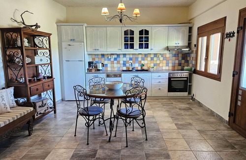 Sivas House | Villa Agapi, beautiful house for 4 Pers., shared pool, quiet in Pitsidia