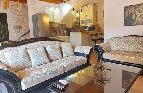 Kato Stalos House | Villa Constancia