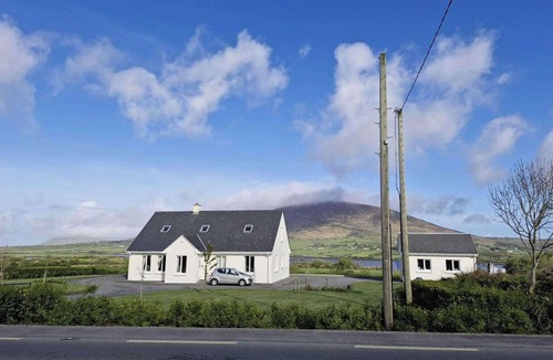 Cahirciveen Villa | Villa Daffodil - Sleeps 2 & Stunning Seaside Views