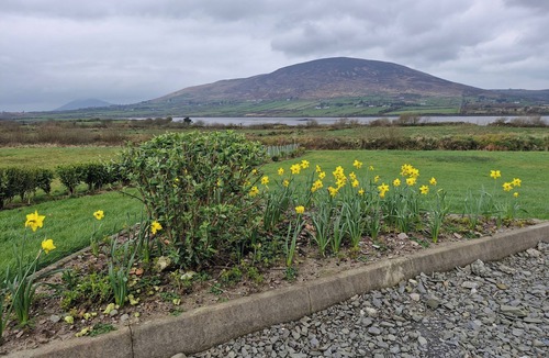 Cahirciveen Villa | Villa Daffodil - Sleeps 2 & Stunning Seaside Views