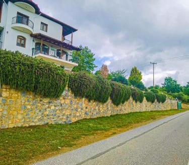 Edessa Villa | Villa Etheras - Nested between Nature by Amazing View - 5 mins from Edessa
