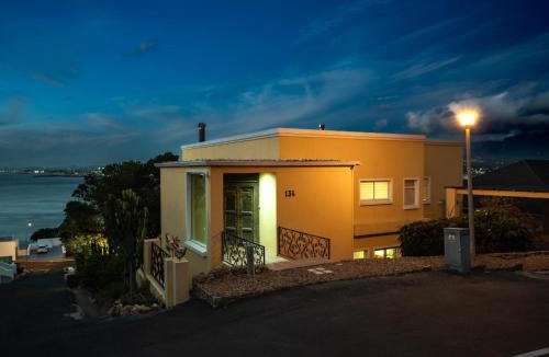 Gordons Bay Central Villa | Villa Solara