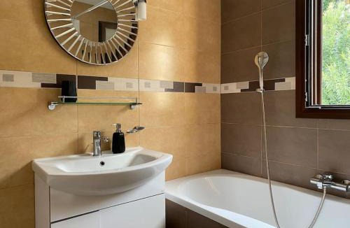 Vlicha Villa | Villa Sunshine very close to the beach