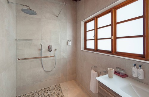 Westcliff House | Villa Venusta