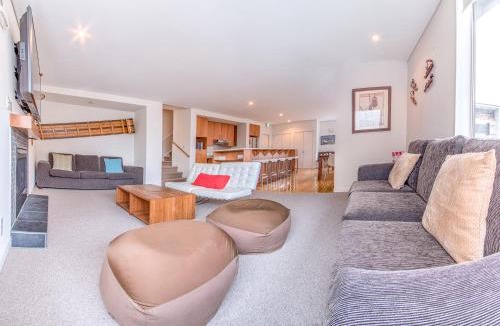 Hirafu Ski Chalet | Wajima Niseko