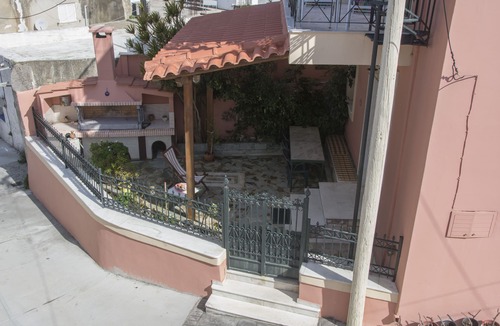 Lefkogeia House | Welcome to Mathiou’s Home! A two storey residence 115 sqm with private yard.