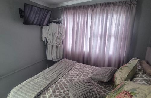 Belville Bed & Breakfast | White Lilly