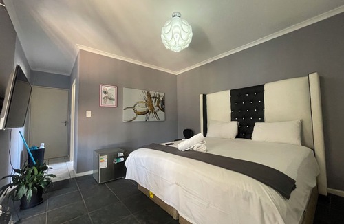 Parklands Bed & Breakfast | Zoe & Saint