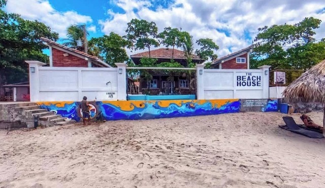 2 Beachfront casitas for 8 w Pool & AC, Wifi