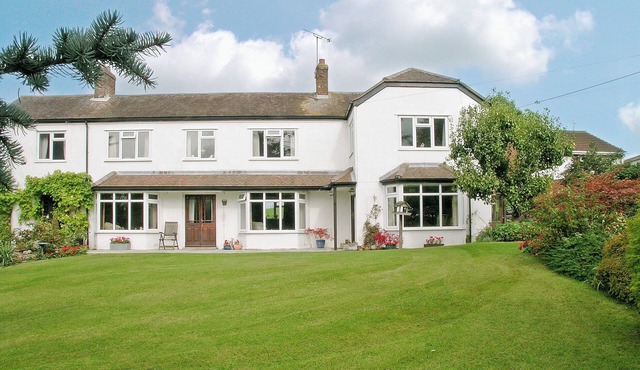 3 bedroom accommodation in Potterne, near Devizes
