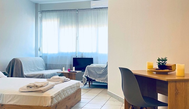 #704: Extra Spacious Studio (28m²), Metro, Heart of Thessaloniki "Frangomahala".