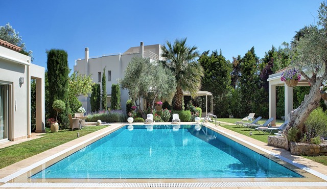 Acanthus Villa-next to the beach- with sharing swimming pool