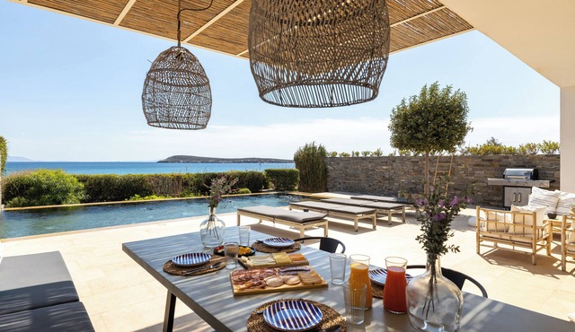 Aequora Villa II - Beachfront, 5 min away from the Golden Beach, Infinity Pool