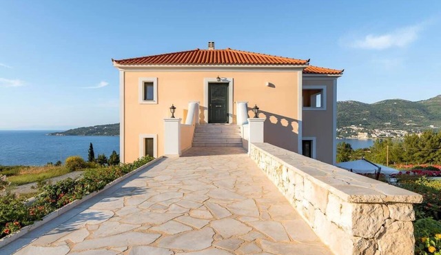 Afroditi – Sea View Suite with Balcony, Sleeps 4