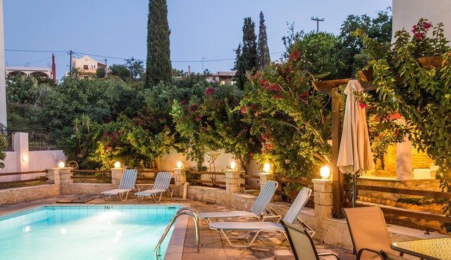 Amarandos Rethimno's villa : perfect accommodation for up to 20 guests!