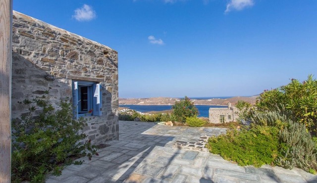 An Amazing Stone Villa-b in Serifos w Shared Pool