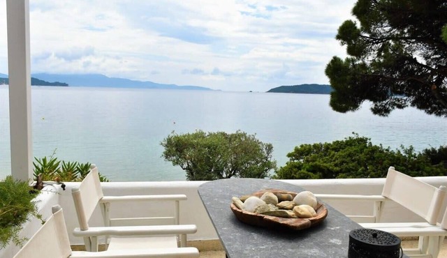 Anthi's Villa Summary