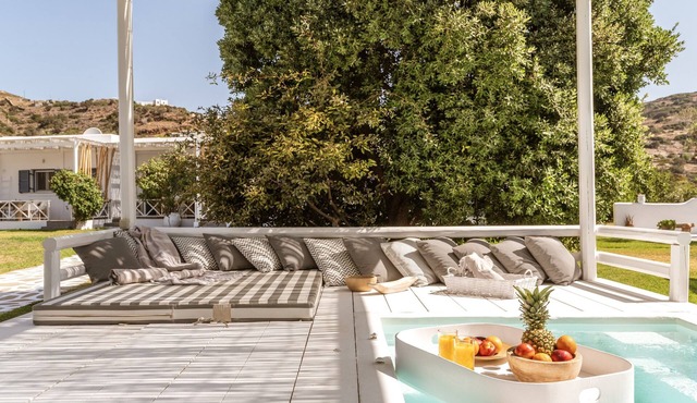 Apartment In A Hotel "Ow Andros Luxury Suites 2" with Mountain View, Private Terrace & Wi-Fi