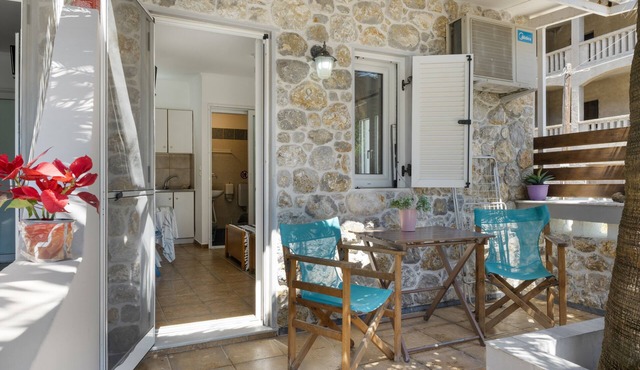 Apartment 'Studio 8' with Mountain View, Wi-Fi and Air Conditioning