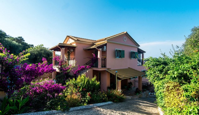 Apartment 'Villa Pepy Studio 2' close to the Beach with Garden & Wi-Fi