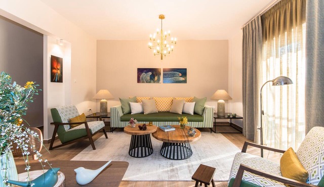 Artsy Spacious Cozy 2 BDR - 2 BAR Apartment in the quiet Glyfada Center