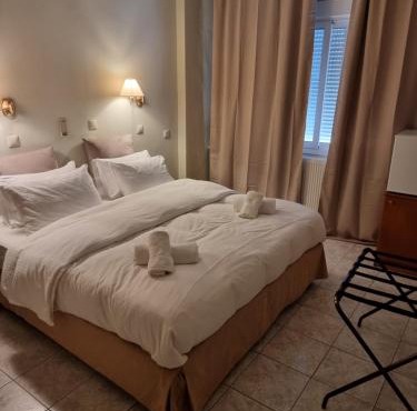 ATHENS ROOMS dramas