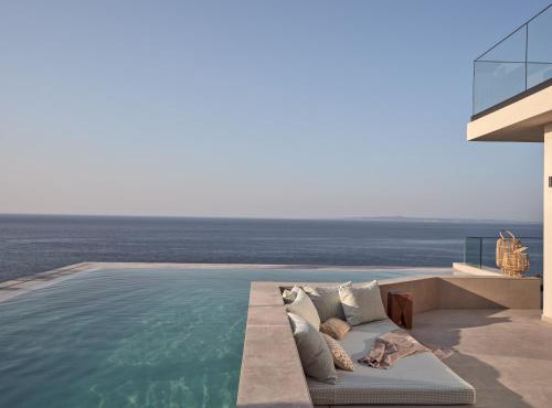 Bardo Villa, Endless Blue with Heated Pool, By ThinkVilla