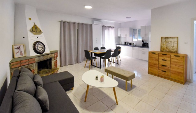 Beach Apartment M