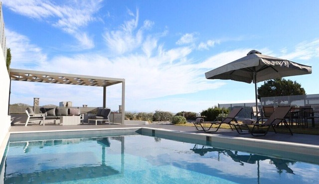 Beach front villa with private sea water pool & amazing sea view to Saronic golf