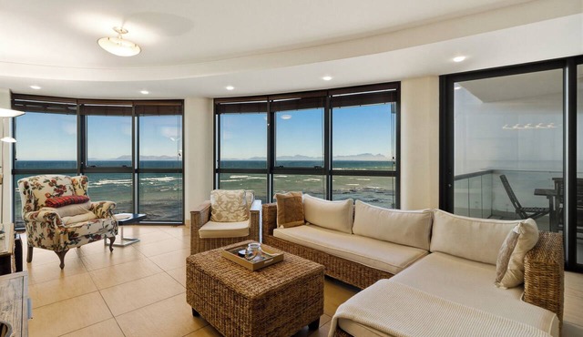 Beachfront Luxury 1,300 Sq Ft, Workspace, Air Con & False Bay Views