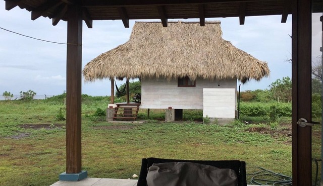 Beachfront Studio Escape – Simple, Serene, Tesoro