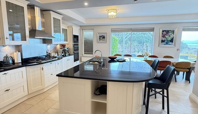 Beautiful 7 BR Home Ring of Kerry - Beach -Golf nearby - Killarney 30 min.drive
