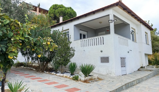 Beautifully Traditional Village House sea & mountain view 200mtrs beach