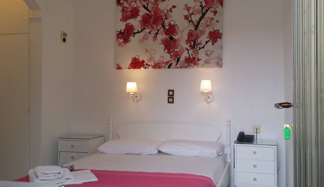 Bedroom two steps from Agia Marina beach