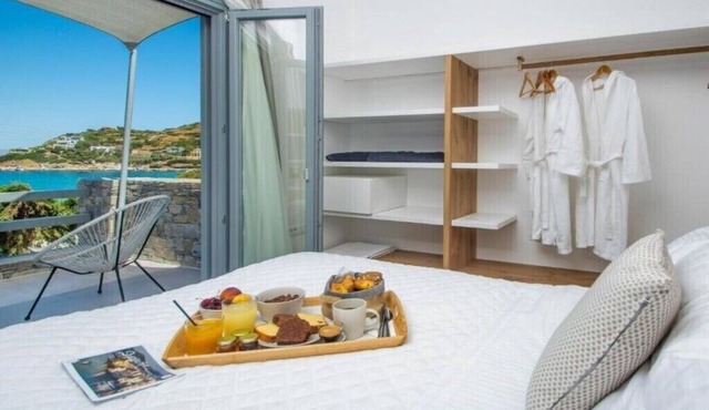 BH784 - C - Suite Syros