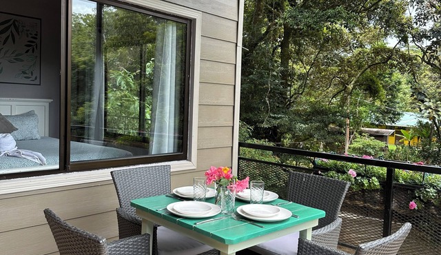 Birdwatcher’s Base in Monteverde – 2BR + Balcony, Walk to Curi-Cancha Reserve