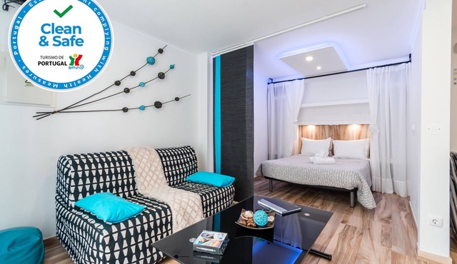 Blue Studio with shared patio, 200 meters, 3 min by foot Beach of Peniche
