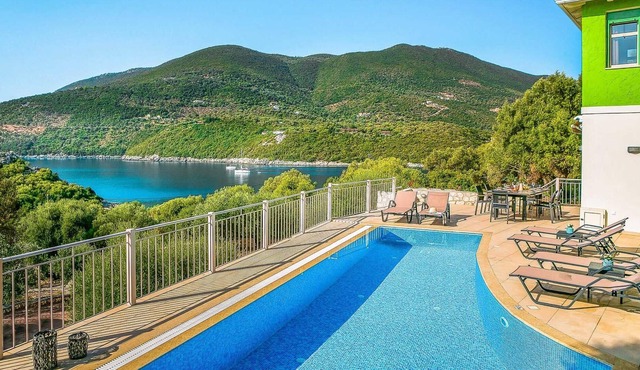 Brand new villa with fantastic sea views