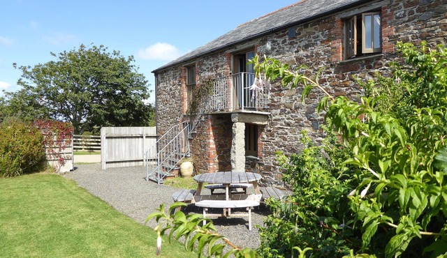 Bright spacious,converted barn near beach at Crackington Haven, nr. Bude.