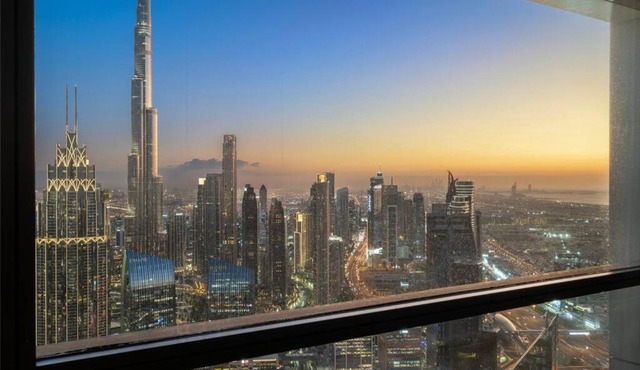 Burj Khalifa & Downtown Views - 3BR Family Retreat Near Dubai Mall