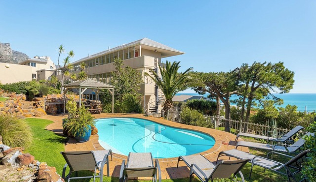 Camps Bay Studio Apartment with Amazing Views!