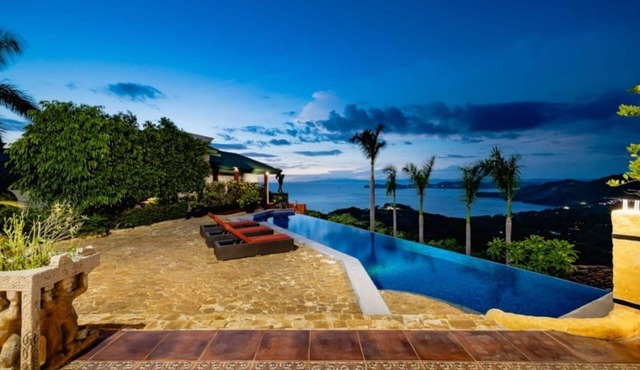 Casa Amarilla 4 BR Luxury Villa Infinity Pool & Papagayo Bay Views - 8 Guests