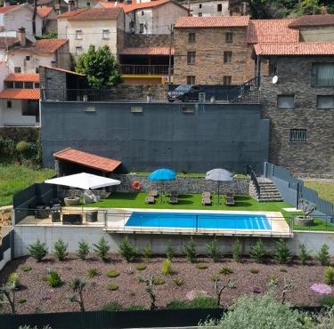 Casa Resineiro com Piscina, Garagem e Terraço