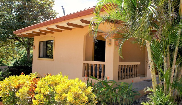 Casita Venado. Cosy little house in safe neighborhood, super close to the beach