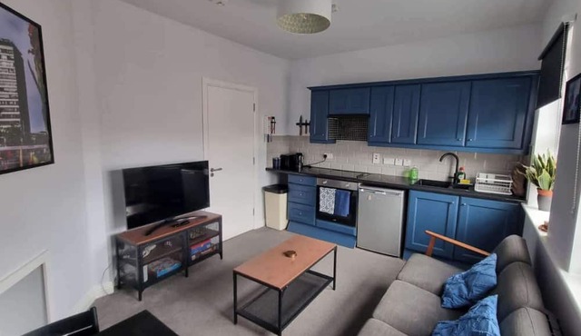 Central 1BDR City Pad Shop and Stroll
