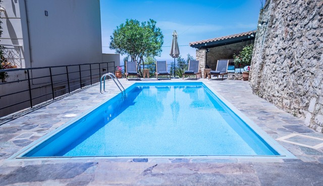 Charmful villa, stunning views,pool, hot tub & BBQ