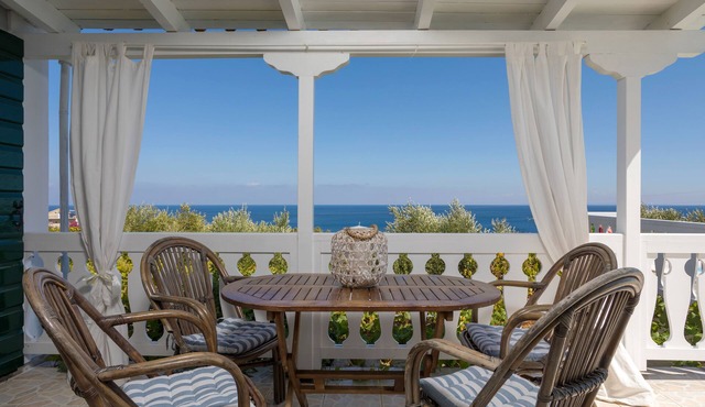 Charming Cottage with Private Pool and magnificent sea views!