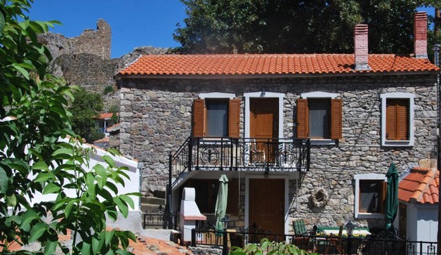 Chora Samothrakis, House with courtyard
