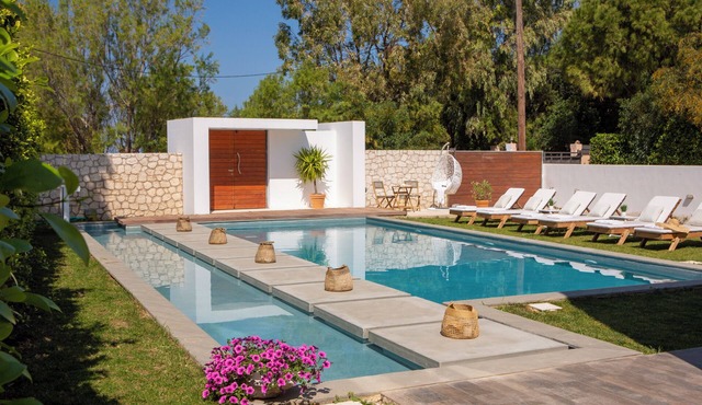 Coastal Chic Luxury Villa La Reina in Ai Giannis Kitesurfers beach paradise